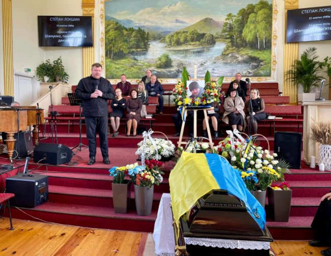 За день до 34-річчя: у Нововолинську поховали Героя Степана Локшина