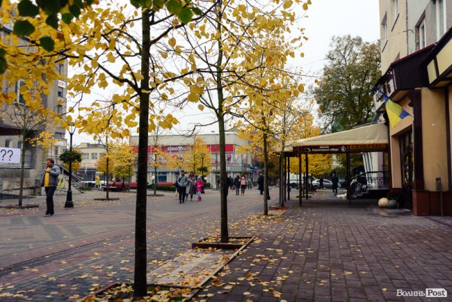 Місто, оповите легким серпанком туману: осінній Луцьк у фото 