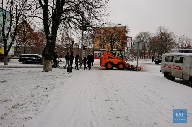 Вулиці Володимира засипало снігом. ФОТО