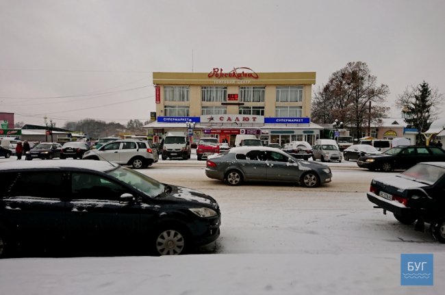 Вулиці Володимира засипало снігом. ФОТО