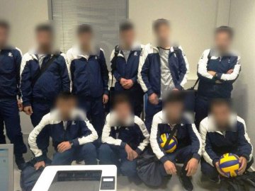 У Греції затримали сирійських нелегалів, які видавали себе за волейбольну збірну України