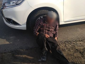 Волинські патрульні впіймали чоловіка, що кермував вантажівкою п'яний «в дрова»