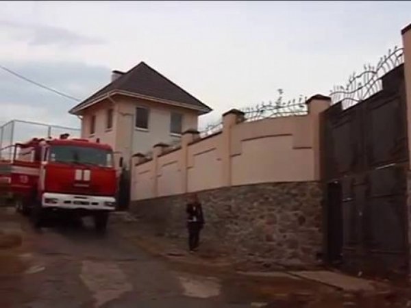 Невідомі помилково підпалили будинок сусіда Царьова. ФОТО. ВІДЕО