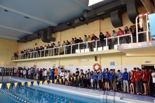 У Луцькому басейні відбулись змагання з плавання