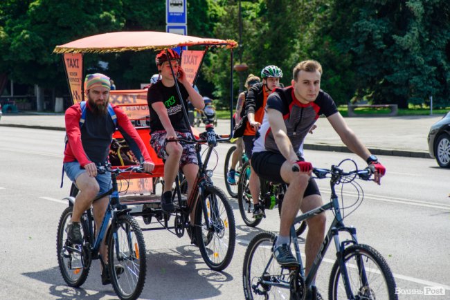 З дітками, собакою та у вишиванках: як лучани провели «Велодень-2019». ФОТО