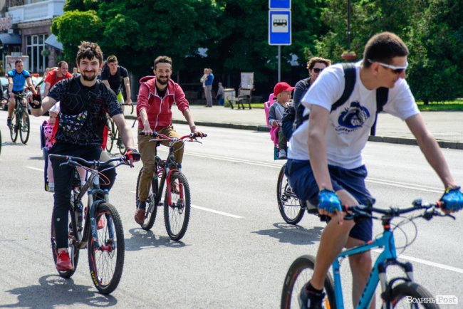 З дітками, собакою та у вишиванках: як лучани провели «Велодень-2019». ФОТО