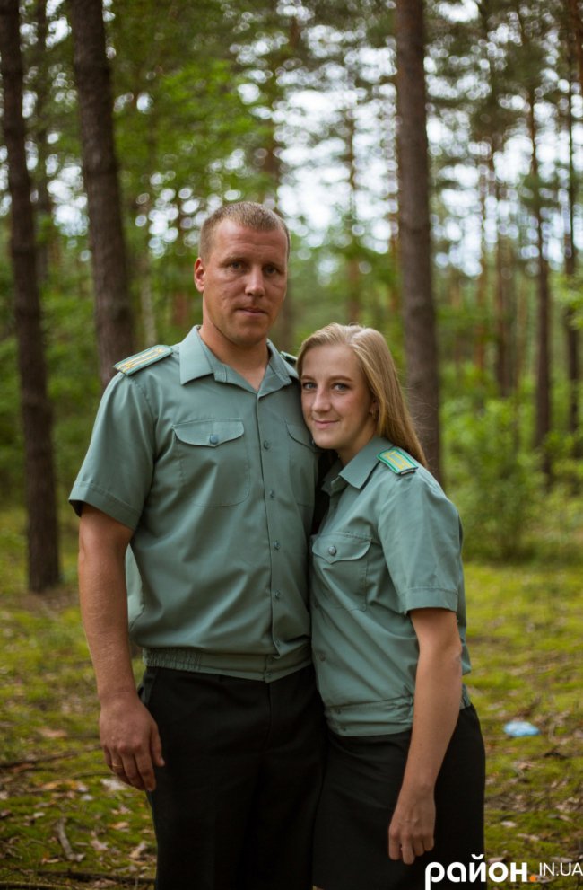 Службовий роман: у волинському лісі працює унікальна пара. ФОТО