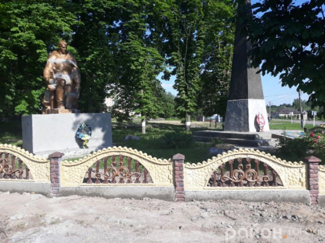 У селі на Волині відновили меморіал
