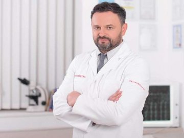 Хірург Валіхновський безкоштовно прооперував 12 немовлят