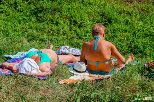 Стир, фонтани і вуличні душі: як у Луцьку рятуються від спеки. ФОТО