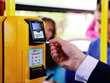 У Луцьку за проїзд у транспорті невдовзі можна буде розрахуватися карткою
