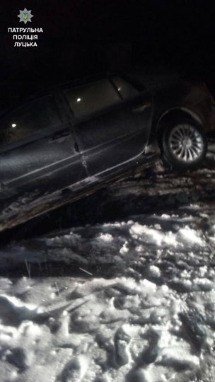 На Волині 4 авто злетіли в кювет