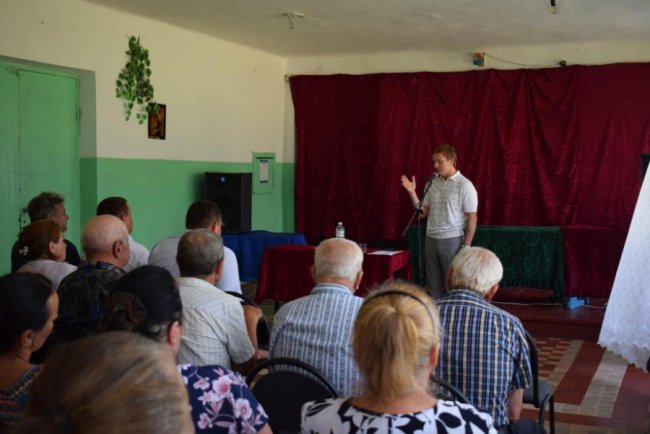 Будинки без електрики і штрафи за самогонку: ратнівчани розповіли Степану Івахіву про свої проблеми. ФОТО*