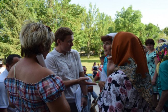 Будинки без електрики і штрафи за самогонку: ратнівчани розповіли Степану Івахіву про свої проблеми. ФОТО*