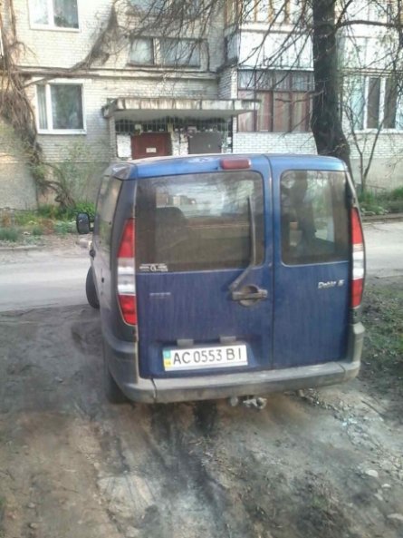 У Луцьку оголосили війну паркуванню на газонах