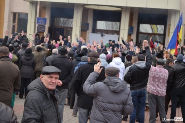 Люстрація в Нововолинську почалася з невдачі. ФОТО. ВІДЕО