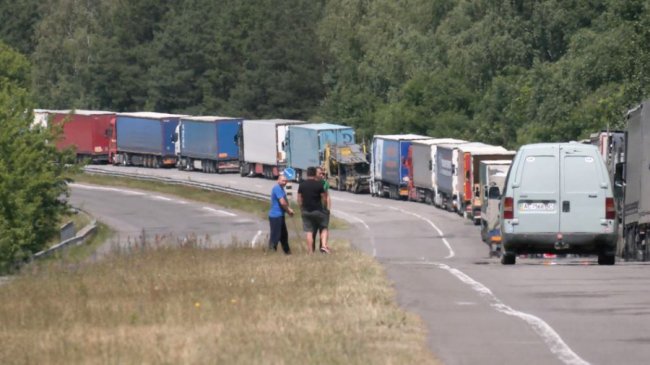 Як на «Ягодині» намагаються вирішити проблему із чергами автівок. ВІДЕО