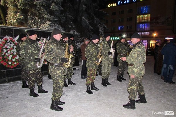 Як у Володимирі-Волинському зустрічали звільнених з полону бійців. ФОТО