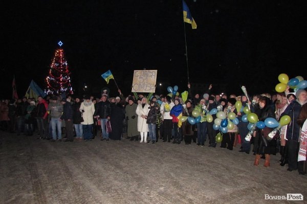Як у Володимирі-Волинському зустрічали звільнених з полону бійців. ФОТО