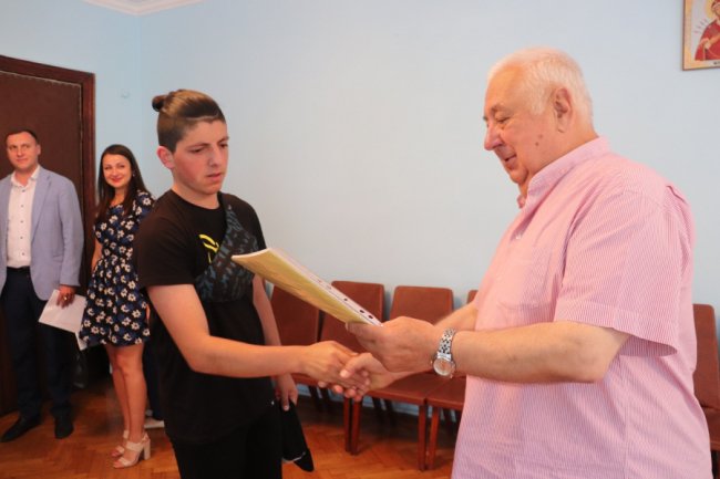 Позбавленому батьківського піклування волинянину подарували ключі від квартири. ФОТО
