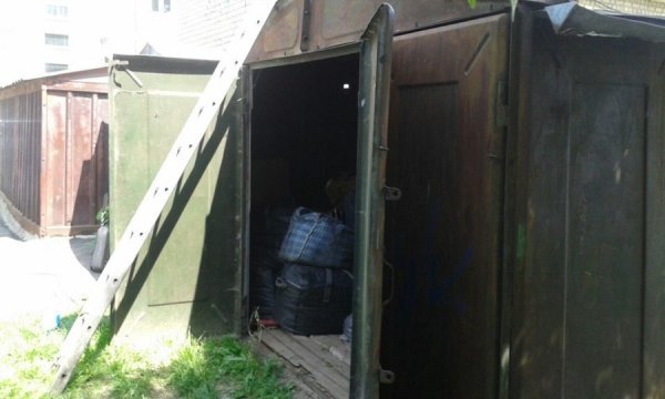 Луцькі муніципали демонтували чотири гаражі. ФОТО