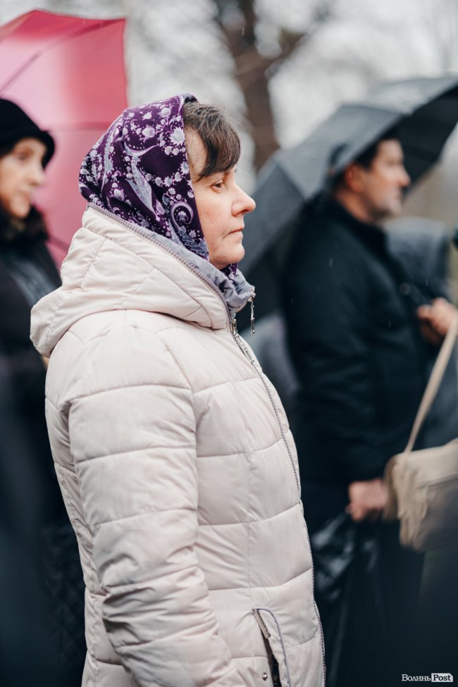 Водохреще у Луцьку: освячення води в річці Стир та занурення лучан. ФОТОРЕПОРТАЖ