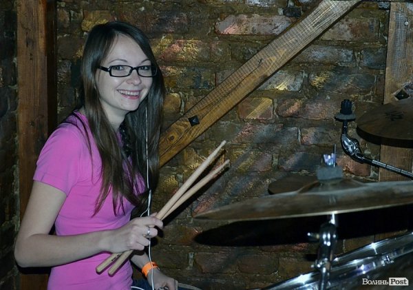 Тетяна Пугач викладає у технікумі точні науки, а у вільний від роботи час відвідує рок-школу