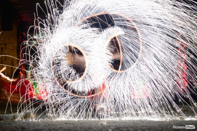 Вогонь у лініях і візерунках із «Ночі у Луцькому замку». ФОТО