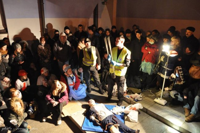 Церква, медики, тіла: священик з Волині показав трагічні кадри з протистояння на Майдані 5-річної давності