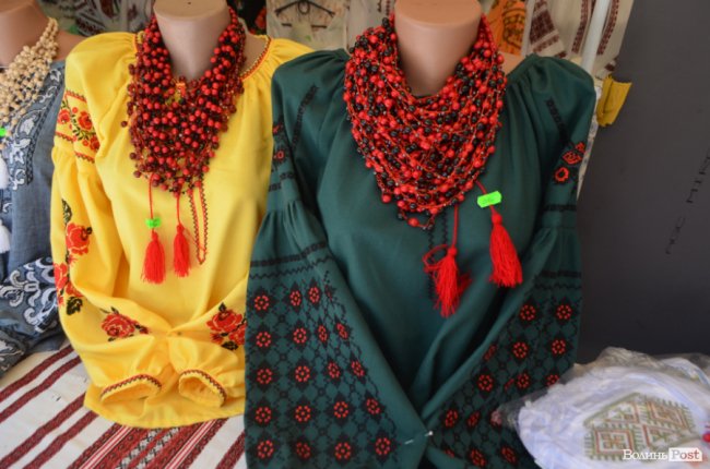 Від і до: що та за скільки продають народні умільці у центрі Луцька. ФОТО