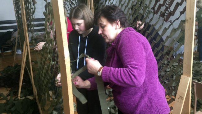 У громаді на Волині сплели 21 тисячу метрів квадратних маскувальних сіток. ВІДЕО