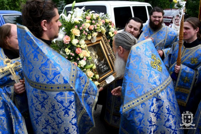 До Луцька привезли чудотворну мироточиву ікону. ФОТО