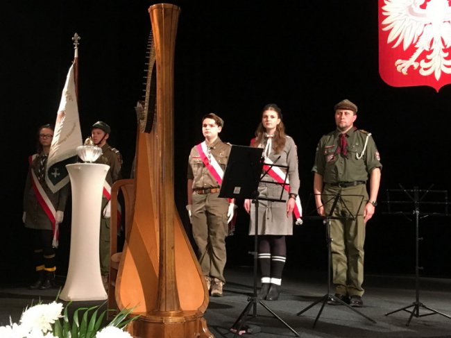 З польською символікою і національними піснями: як у Луцьку святкували 100-річчя незалежності Польщі