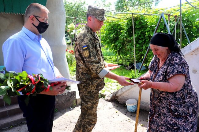Матері загиблого Героя з Волині вручили нагороди сина
