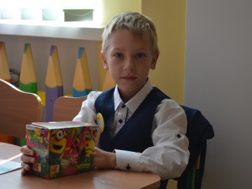 Кольорові стіни, ігрова кімната і басейн: луцька школа №27 зсередини. ФОТО