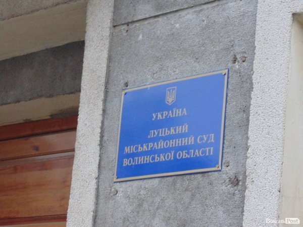 Москвич хочуть одягнути браслет і заборонити спілкуватися з майданівцями. ФОТО. ВІДЕО