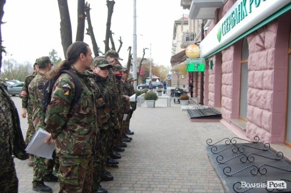 У Луцьку революціонери навідалися до «агентів Кремля». ФОТО