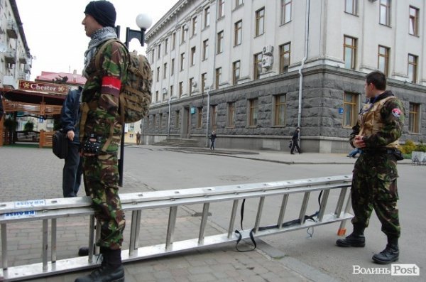 У Луцьку революціонери навідалися до «агентів Кремля». ФОТО