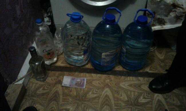 На Дубнівській у Луцьку вилучили велику кількість сурогату. ФОТО