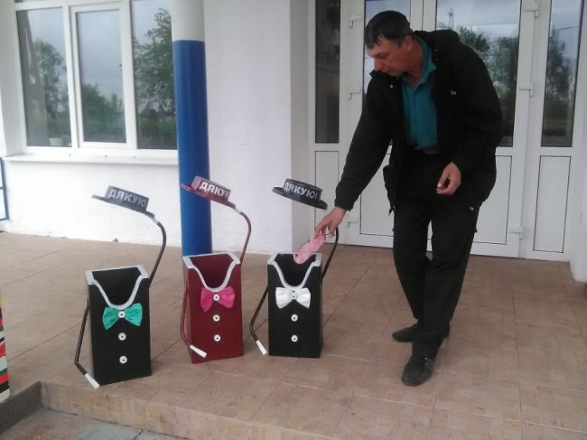 У волинській школі встановили смітники «джентльмени». ФОТО