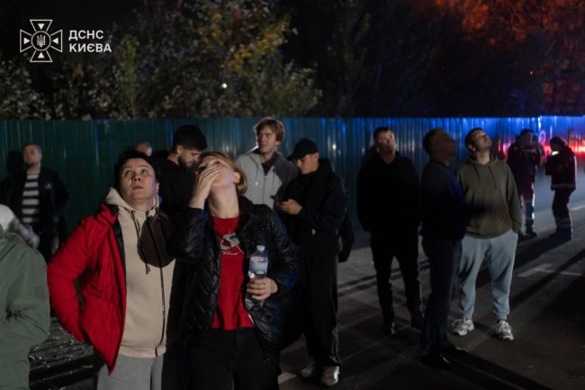 У Києві вранці дрон влучив у будівлю школи. ФОТО