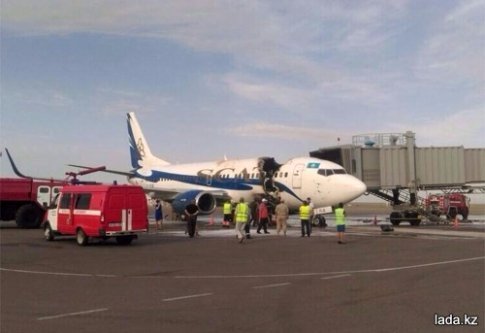 Боїнг 737 згорів прямо в аеропорту. ФОТО. ВІДЕО