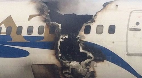 Боїнг 737 згорів прямо в аеропорту. ФОТО. ВІДЕО