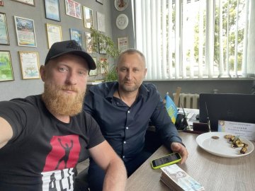 Гроші, зібрані під час велопробігу в Луцьку, передали волонтерам