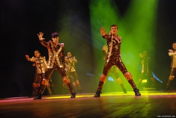 Танці пам’яті Майкла Джексона у Луцьку. ФОТО