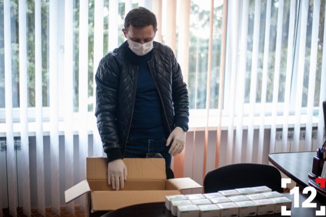 Благодійники передали волинським лікарням прилади для вимірювання рівня кисню в крові