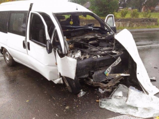 На Львівщині перекинувся рейсовий автобус: є жертви