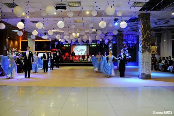 Фото різдвяного балу в Луцьку