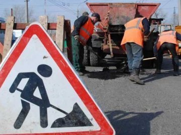 У Луцькраді планують розробити графік ремонту дворів 