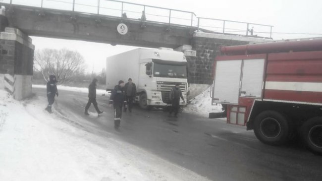 Аварія в Ковелі: вантажівка в'їхала в міст